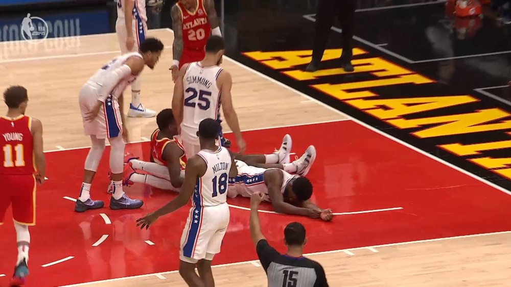  恩比德统治内线攻防，七六人横扫魔术队