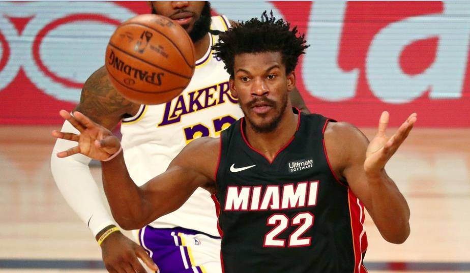  阿德巴约内线筑长城，热火双杀雄鹿展黑马锋芒